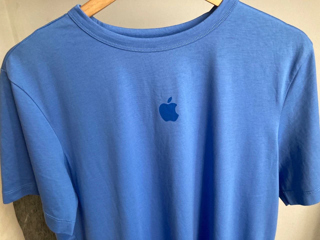 T-shirt logo Apple neuf